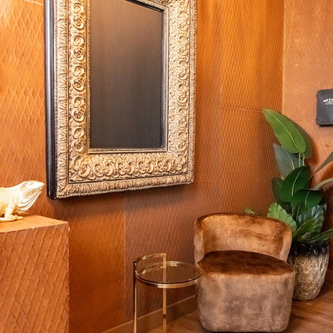 Altbach Eingang Sockelleiste