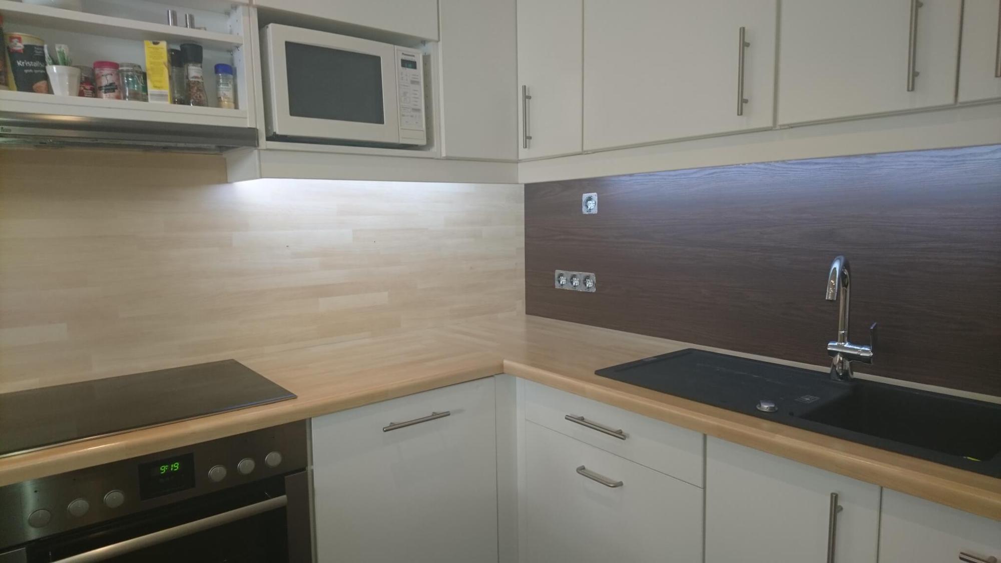resimdo folie Küche arbeitsplatte spritzschutz Holz dunkel beispiel vergleich