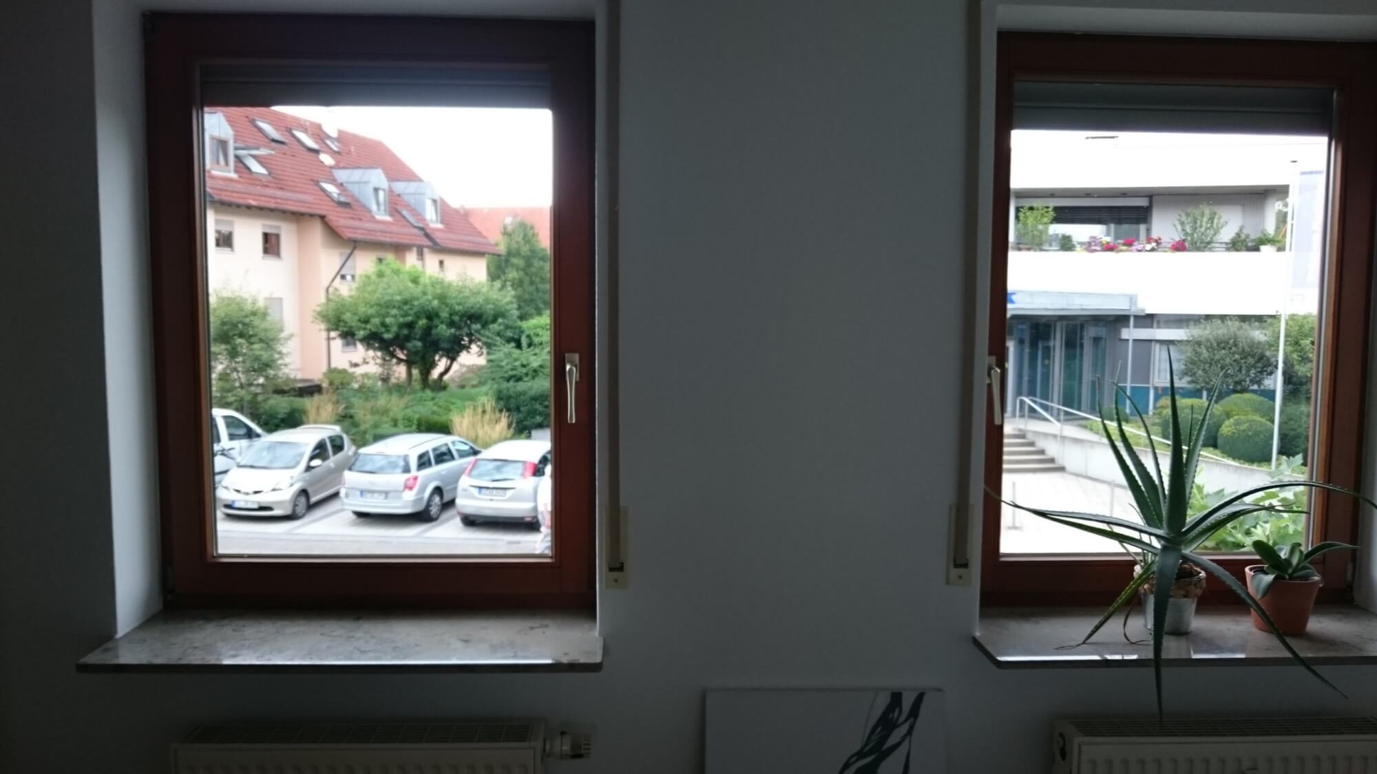 Davanzale della finestra prima del rivestimento in grigio effetto pietra prima