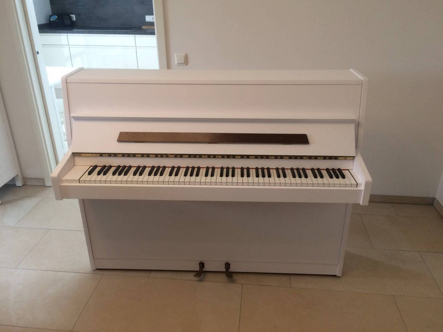 resimdo white piano film: Limewashed white s115 - after