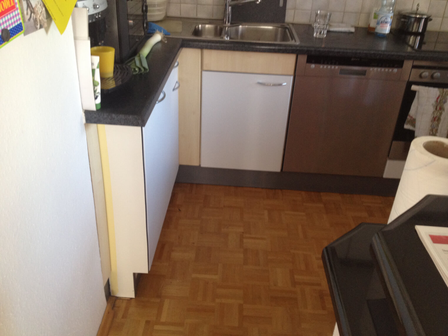 Küche bekleben mit Küchenfolie von Holz hellbraun in Weiß Glanz 01