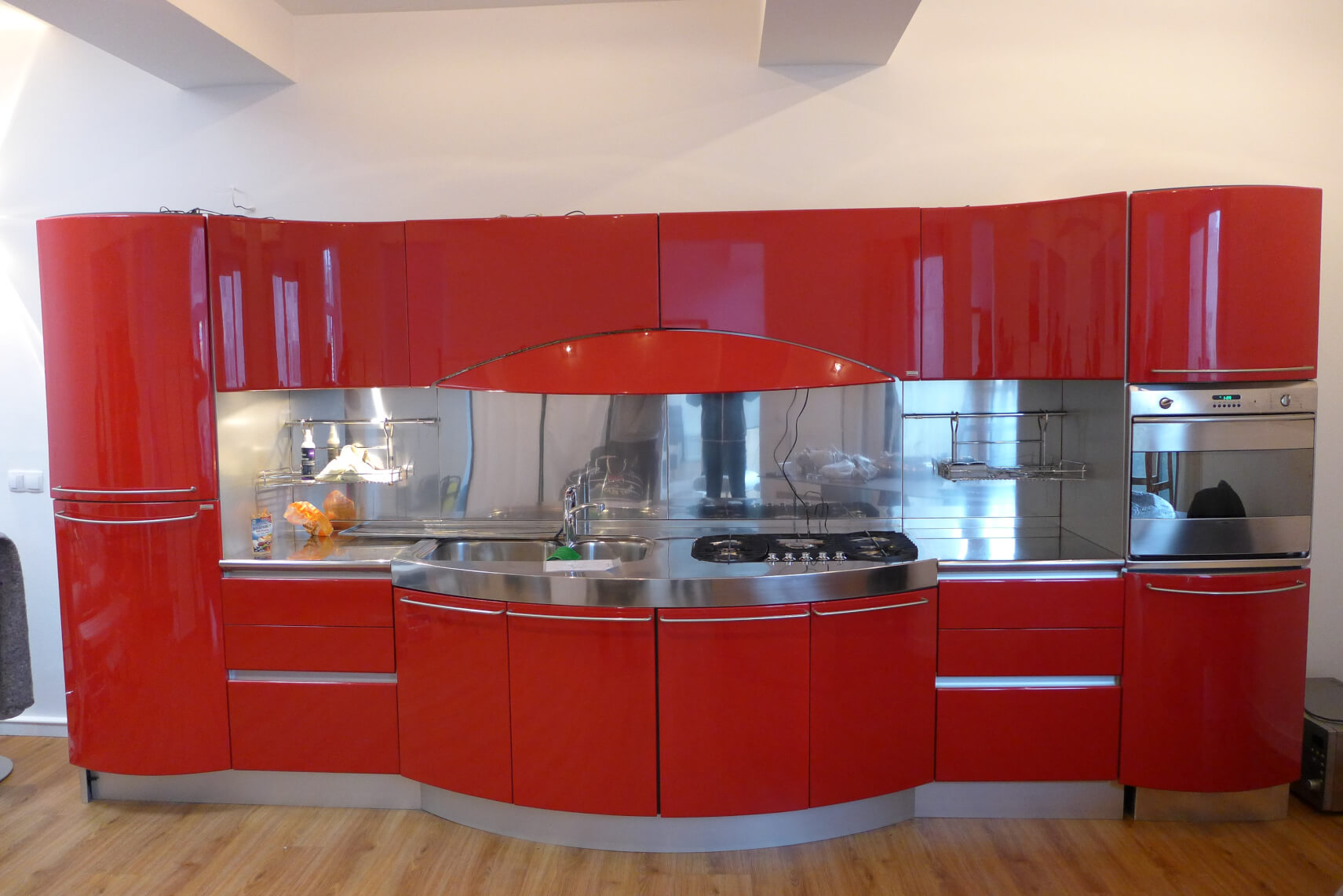 Design Küche folieren von rot zu weiß hochglanz in DIY verfahren oder machen lassen 0