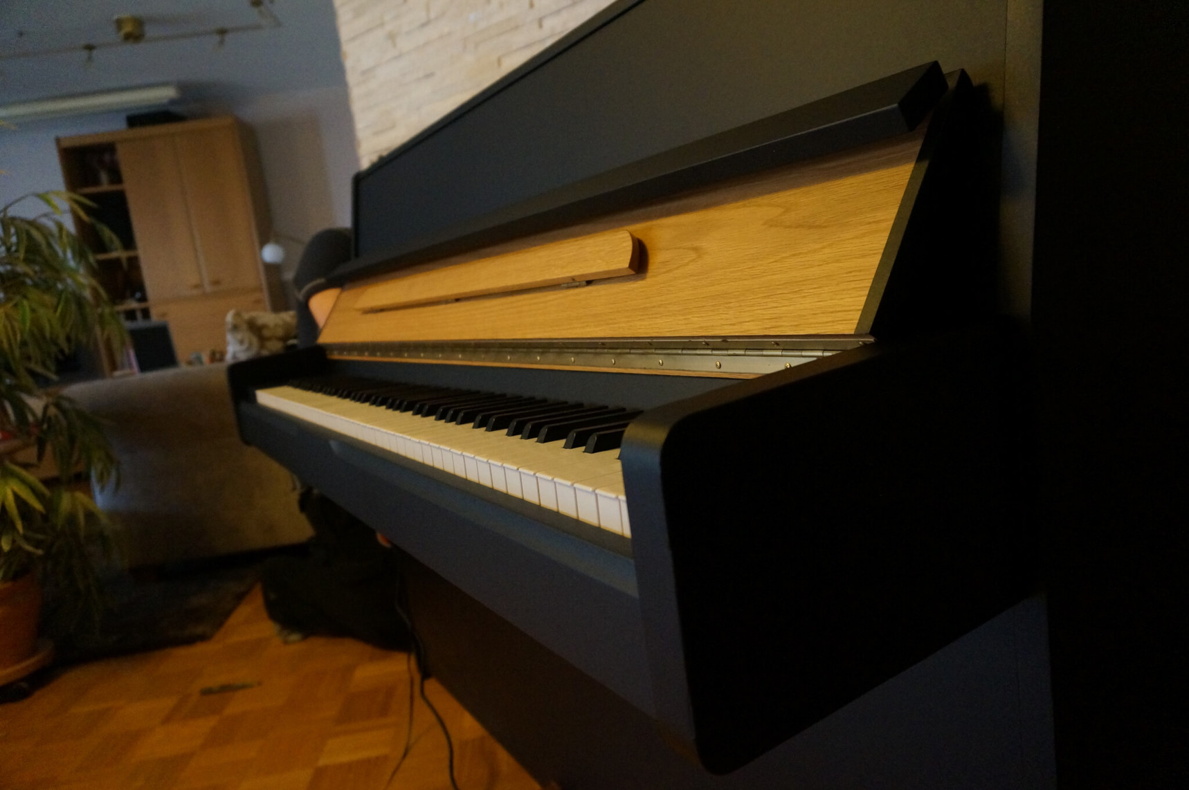 resimdo Klebefolie Möbel Klavier Wohnzimmer Beispiel schwarz nachher neu