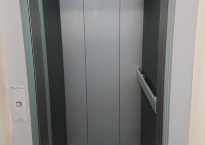 Moebelfolie Haus Aufzug Edelstahl silber RM004 01