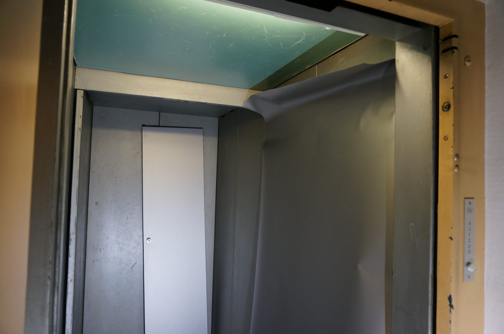 Moebelfolie Haus Aufzug silber DM03601