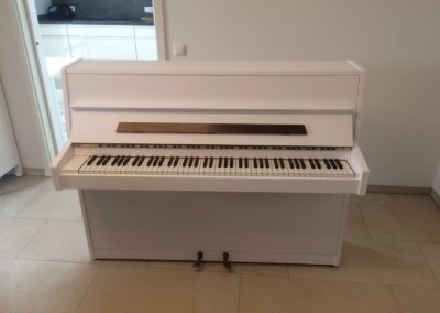 Klavier weiß matt