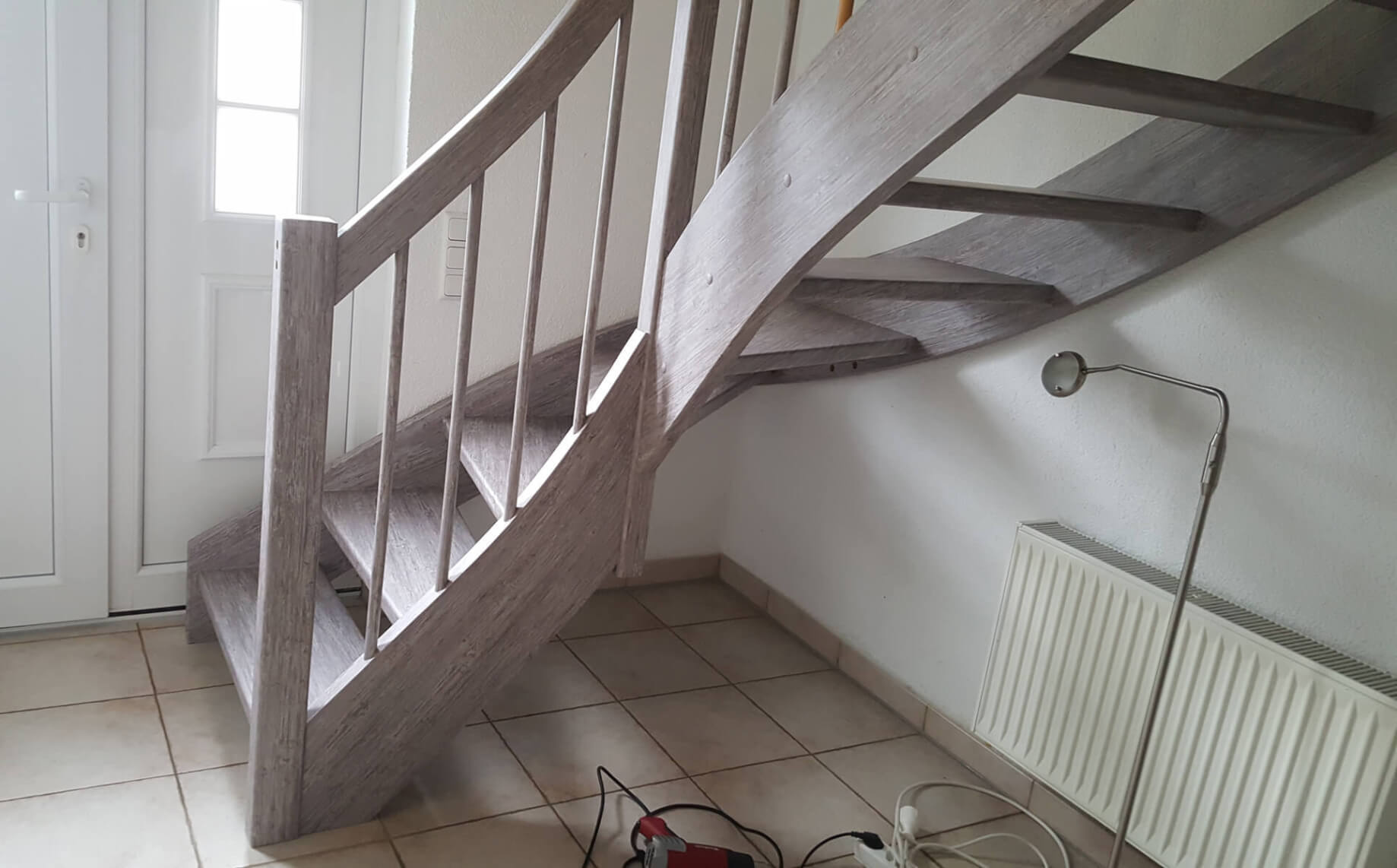 Adhesive wood-effect film in light grey for the film coating of stairs: CO-WO-DW201 Bright Concrete Wood