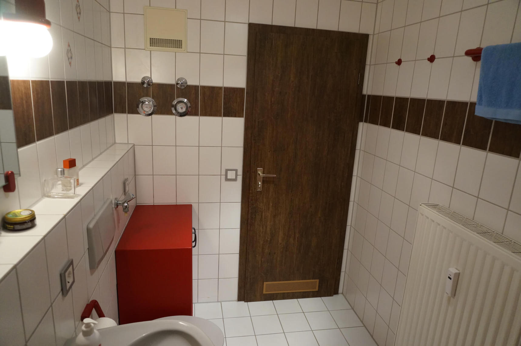 resimdo wood-effect bathroom film: W671 Rustic Indoor Plank after example