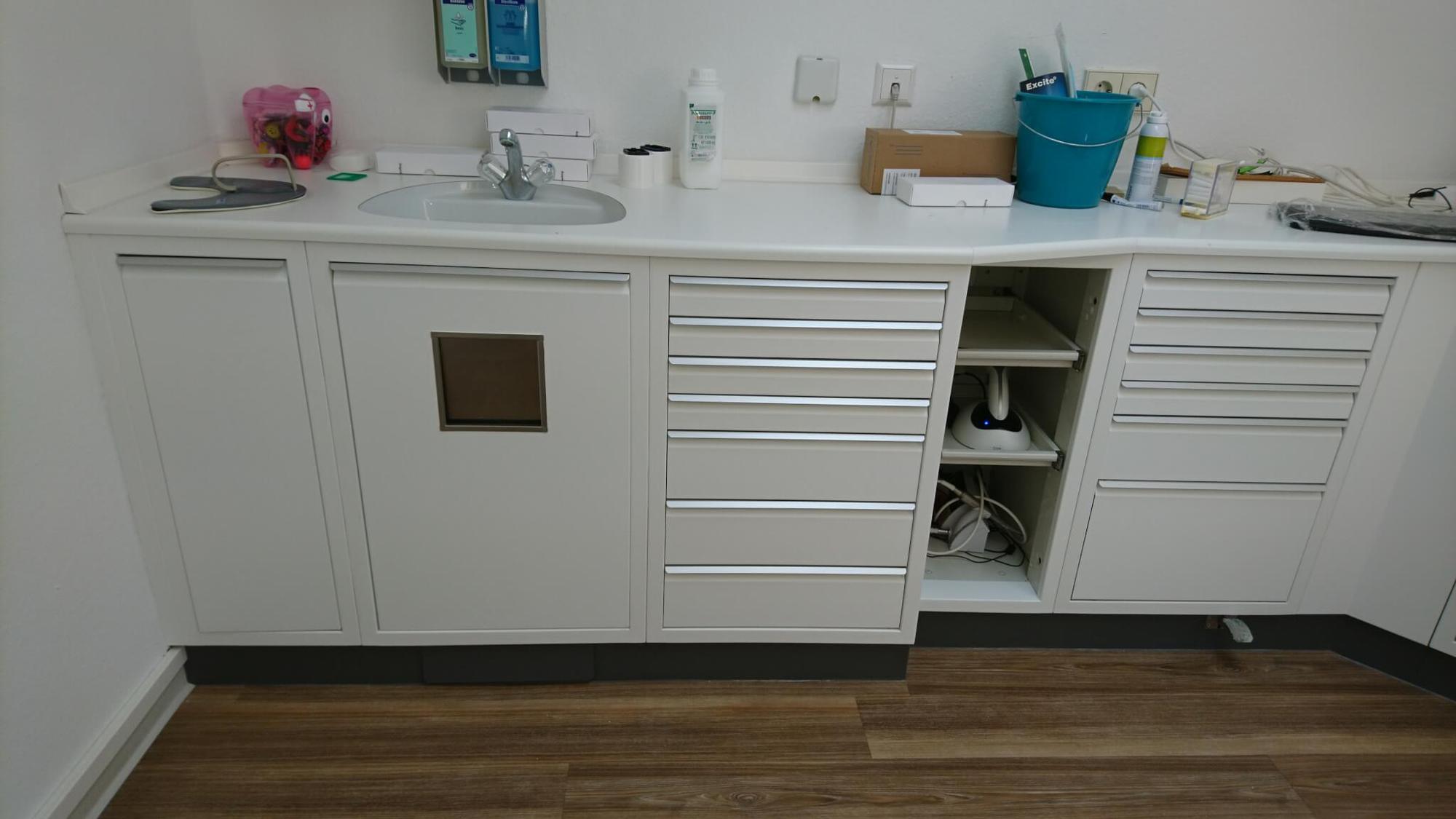 Renovating white metal medical practice furnishings, quickly and affordably 03