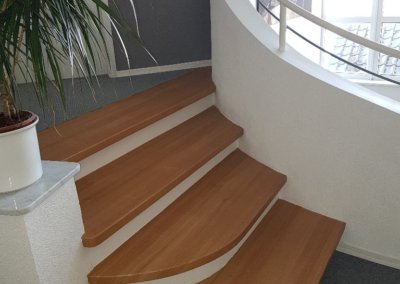 Treppenstufen aufarbeiten selbstklebende Folie Eingang Treppe hell braun W251 01