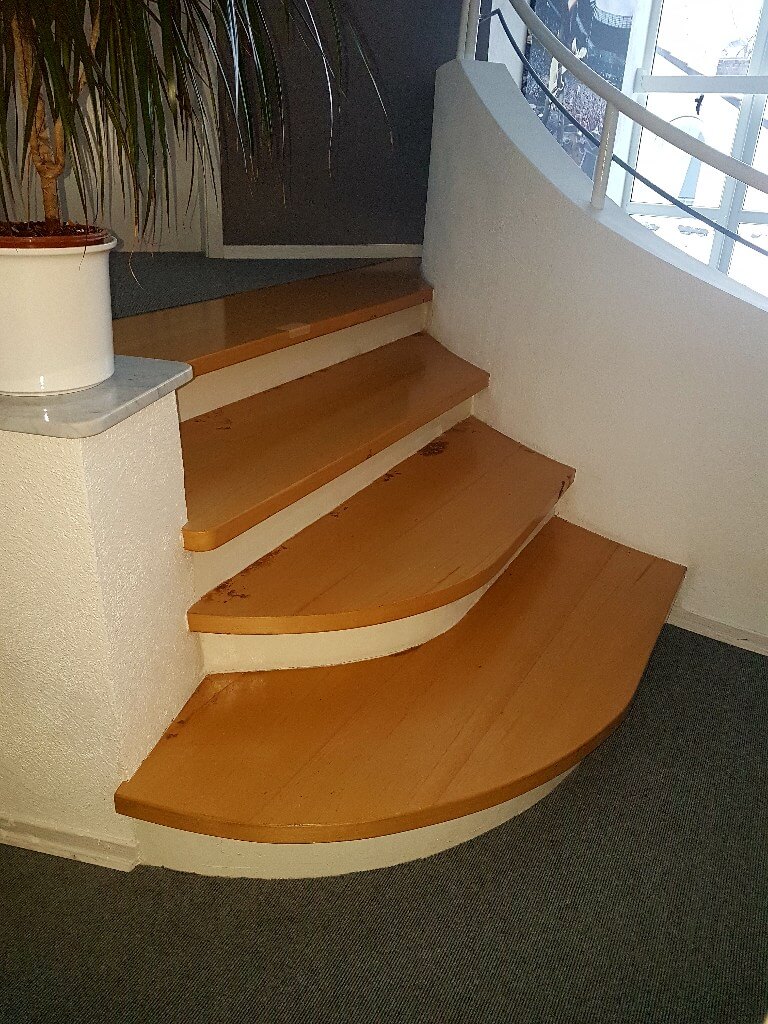 Treppenstufen aufarbeiten selbstklebende Folie Eingang Treppe hell braun W251 02