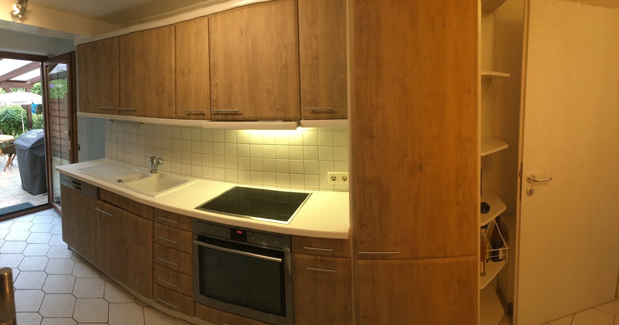 Küchenschränke folieren selbstklebende Folie Kueche Fronten Arbeitsplatte braun weiß PZ806 S115 06