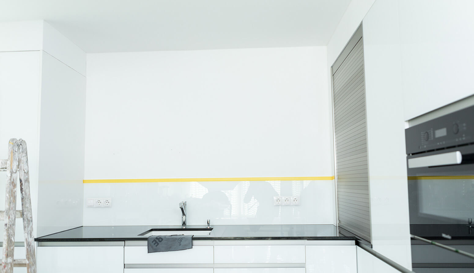 Spritzschutz an der Küchenrückwand selbstklebende Folie Kueche Wand dunkellila AR659 09